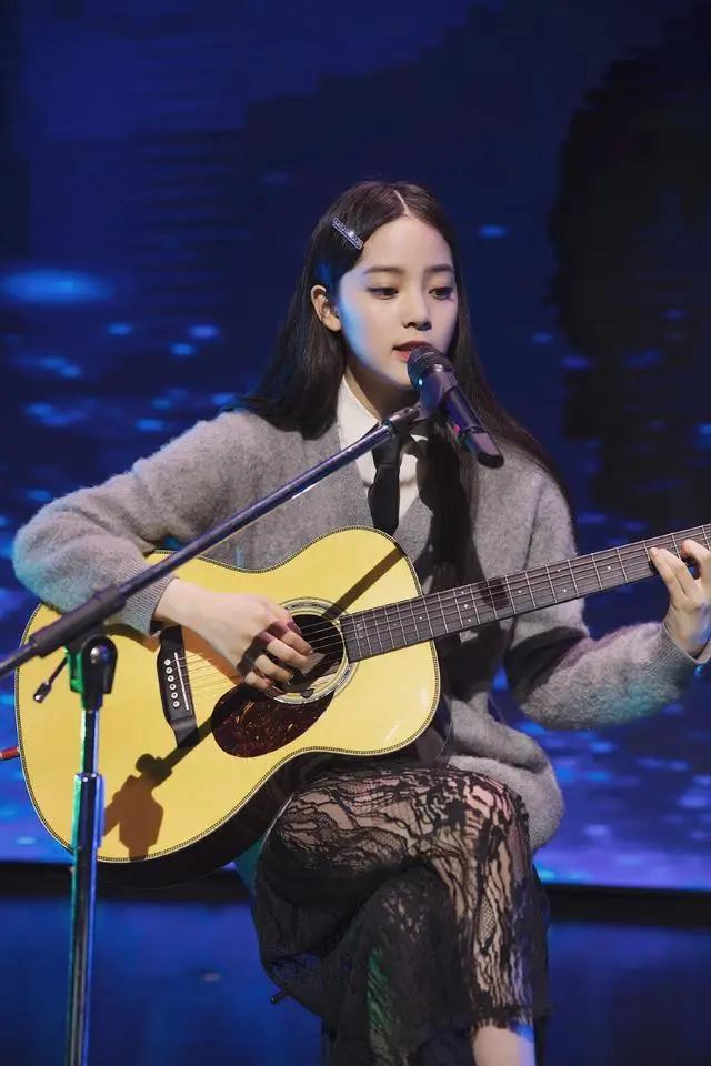 欧阳娜娜有多有钱,欧阳娜娜黑色系发带