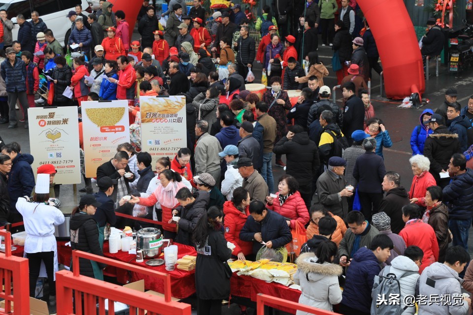 来一碗热乎乎的小米粥,来碗暖心暖胃的小米粥