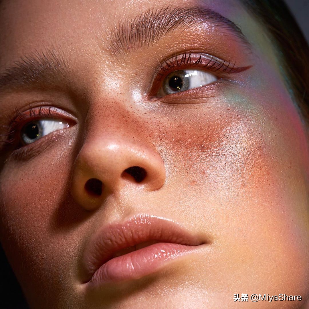 颐莲玻尿酸控油精华水测评,颐莲玻尿酸活颜焕亮精华液试用