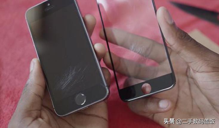 为什么苹果屏幕的钢化膜有划痕,苹果屏幕有细微划痕是什么概念