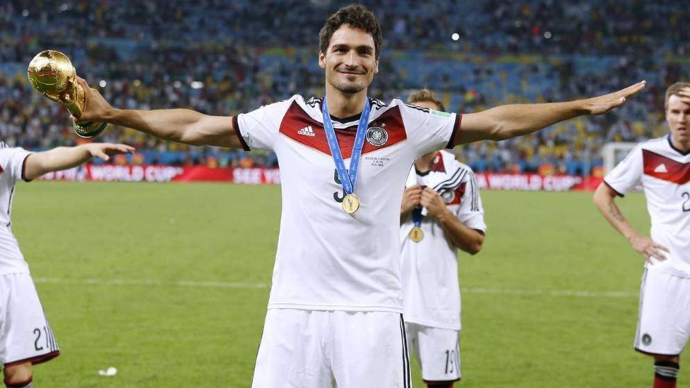 足球历史最年轻首秀,中国足球职业联赛20年回忆之雄起