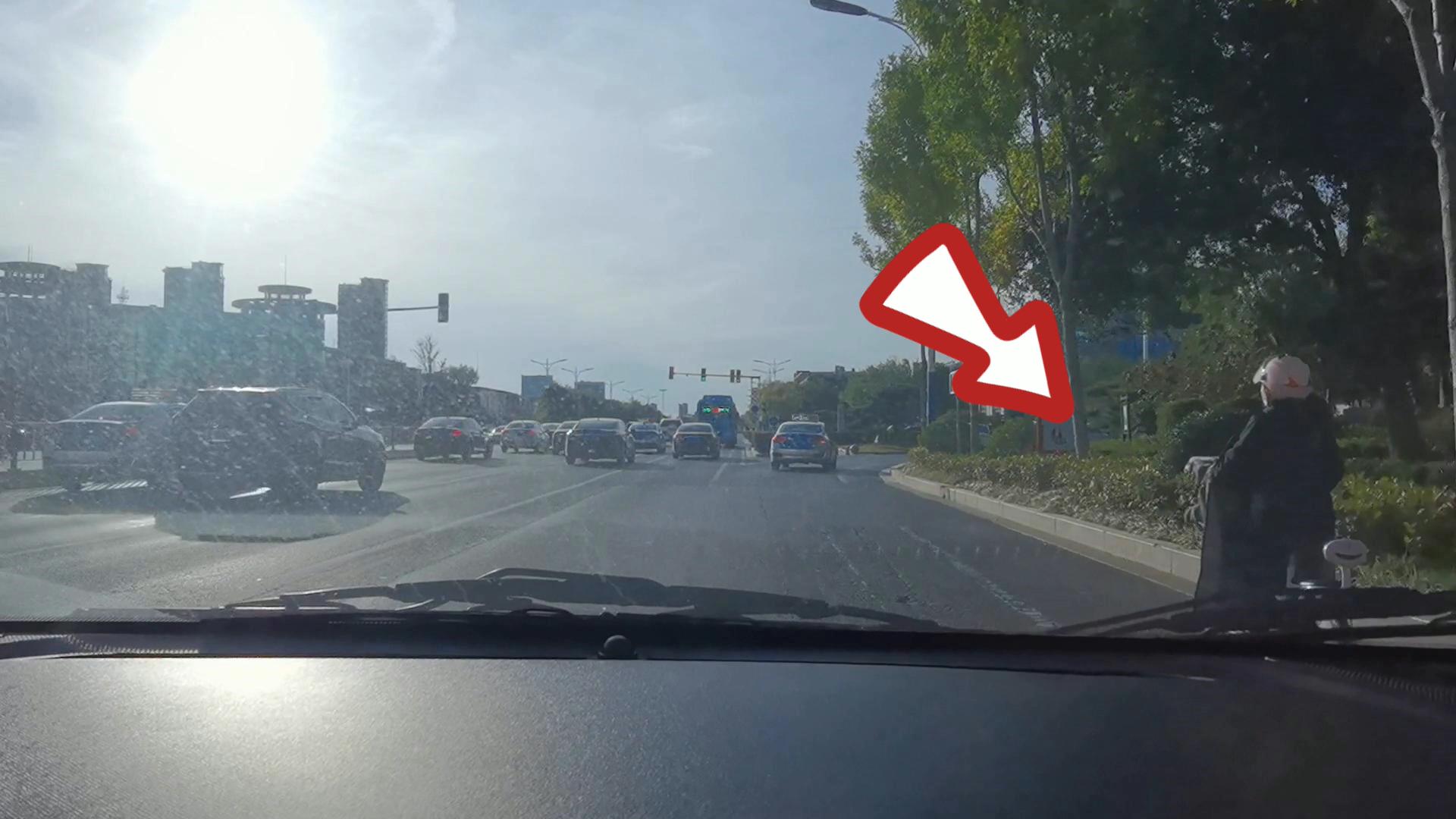 右转车道有交通事故该怎么右转,开车哪些情况右转违章