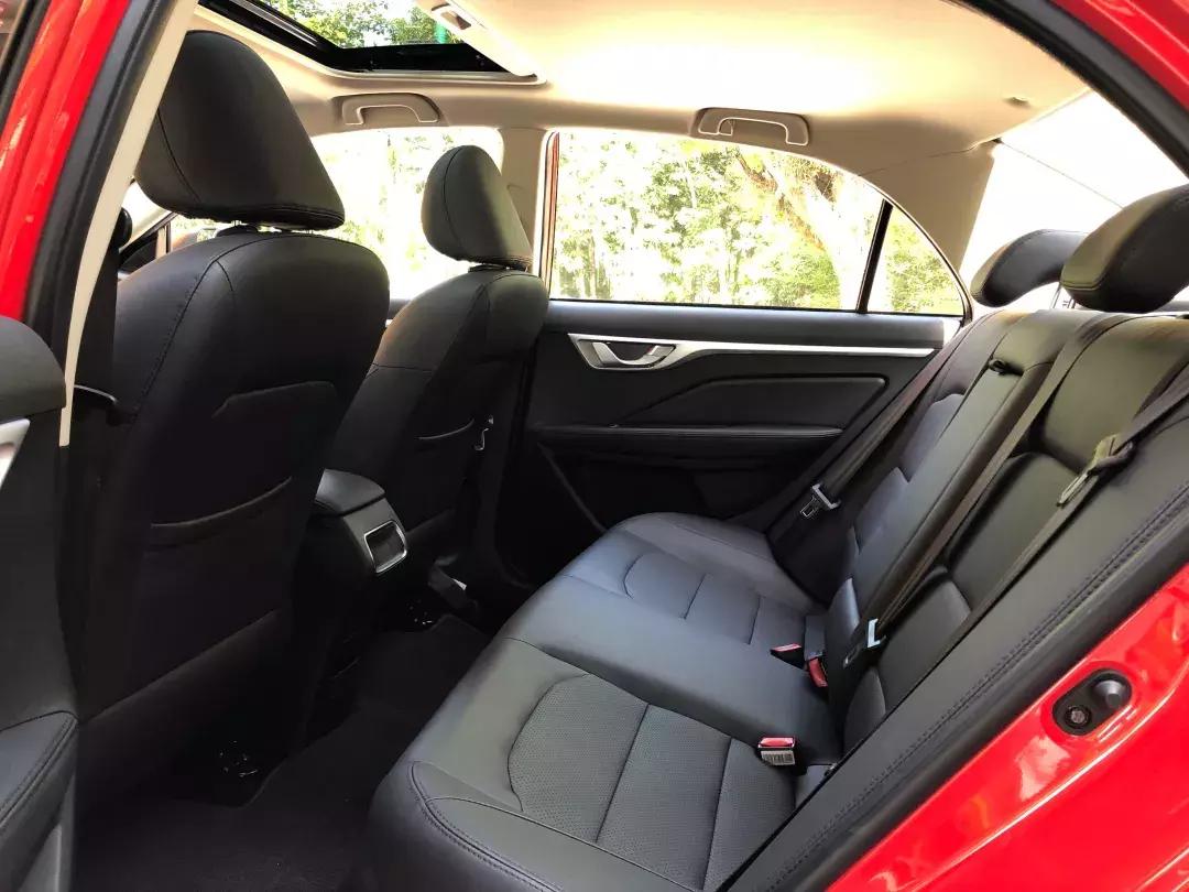 吉利远景手动挡可以和什么车比较,3万左右的吉利远景手动挡车