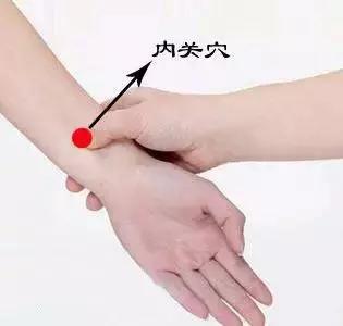 打嗝不止怎么办治打嗝小妙招,打嗝打不出胸口堵得慌选什么穴位