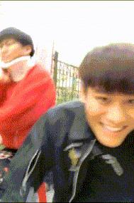 搞笑GIF段子：编辑这锅台是不是为了录视频还擦了擦？唉呀妈呀