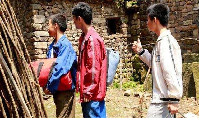 好心姐姐收留三个穷乞丐真实人物,女子20年前收留三个男孩完整版