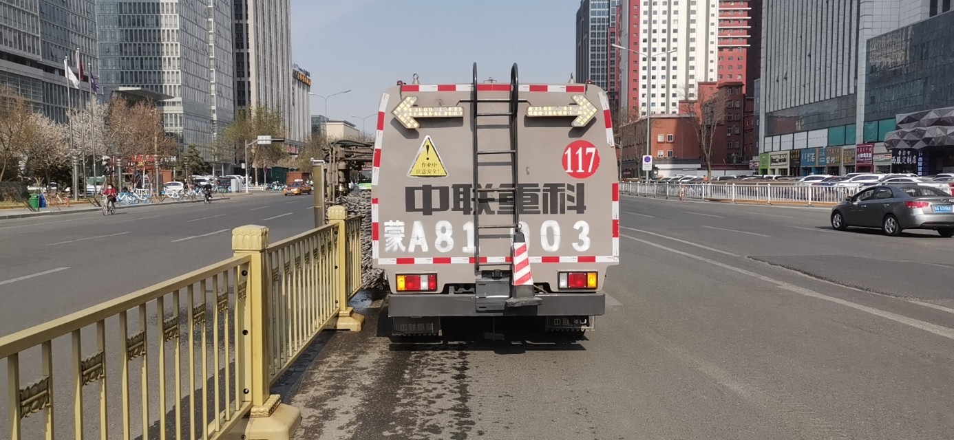 “城市黄玫瑰绽放新英姿”