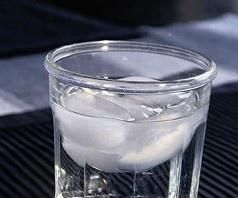 眼角脂肪粒怎么去除最简单方法,眼角的脂肪粒挤了好痛