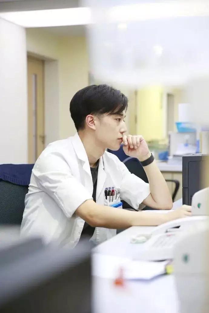 温柔版江直树、特警版刘昊然…妈呀，他们救完人还偷心