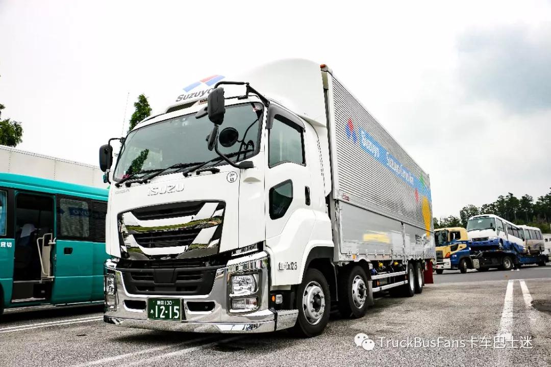 日本高速公路服务区随拍！卡车居然都这么帅