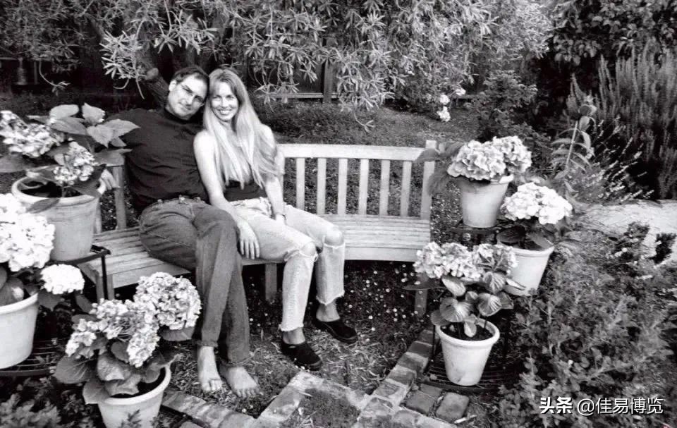 乔布斯跟劳伦是如何相遇的,乔布斯的妻子劳伦年轻的照片