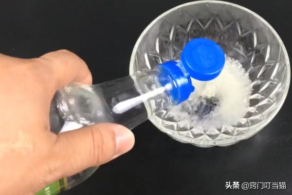 白醋倒进白糖的危害,把白醋倒进白糖里