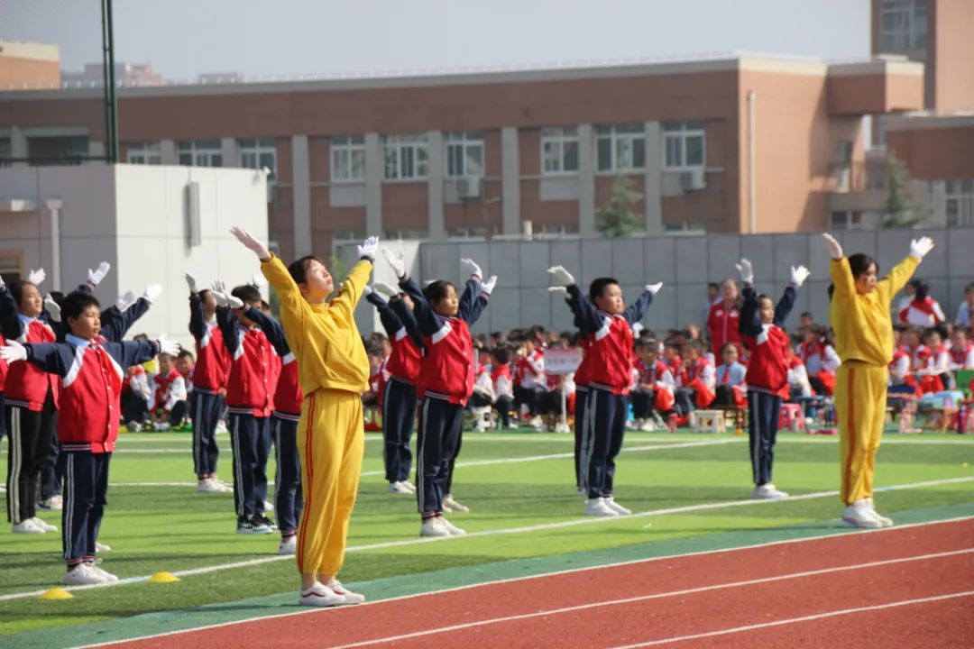 建*党**百年喜迎国庆节——西安经开第二小学队列队形广播*比操**赛