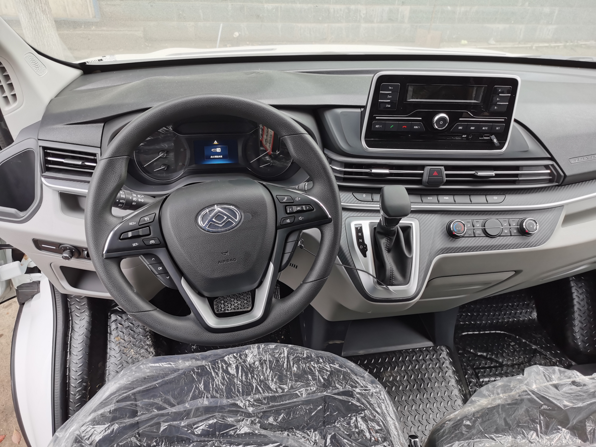 上海大通v90物流版,上汽大通v90货运版多少吨