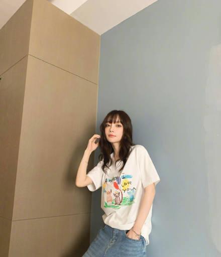 李小璐深夜和帅哥表白，脖子现“草莓红印”，网友：难道是新恋情