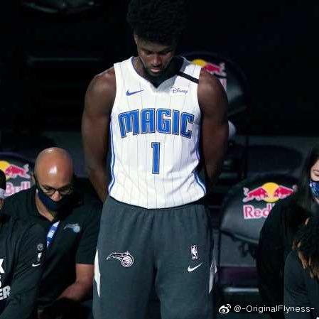 黑人球星拒绝下跪，球衣销量暴涨