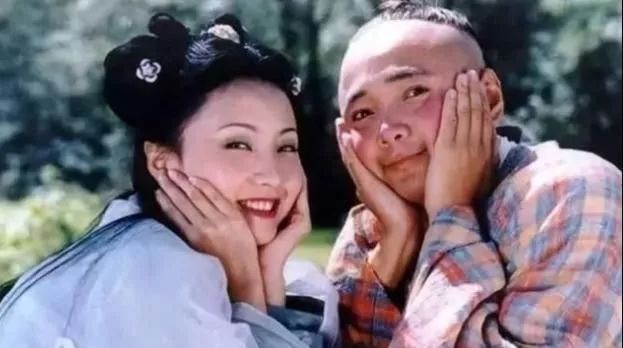 嫁给男导演的她们，为何如此纵容老公？