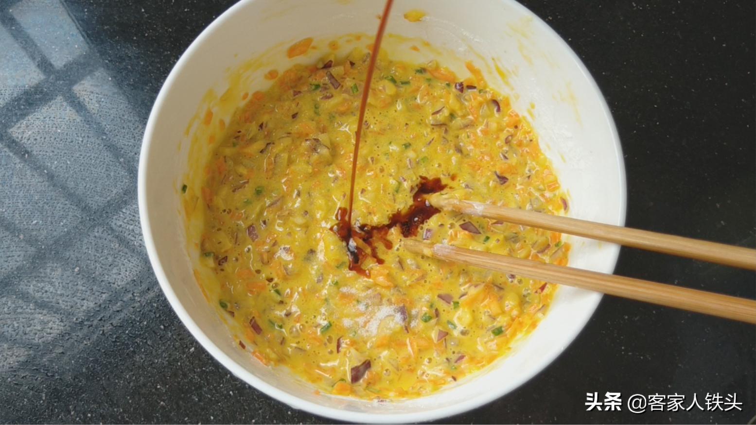 营养早餐简单做，1个洋葱3个蛋，楼下摆摊超火的鸡蛋香饼，真好吃