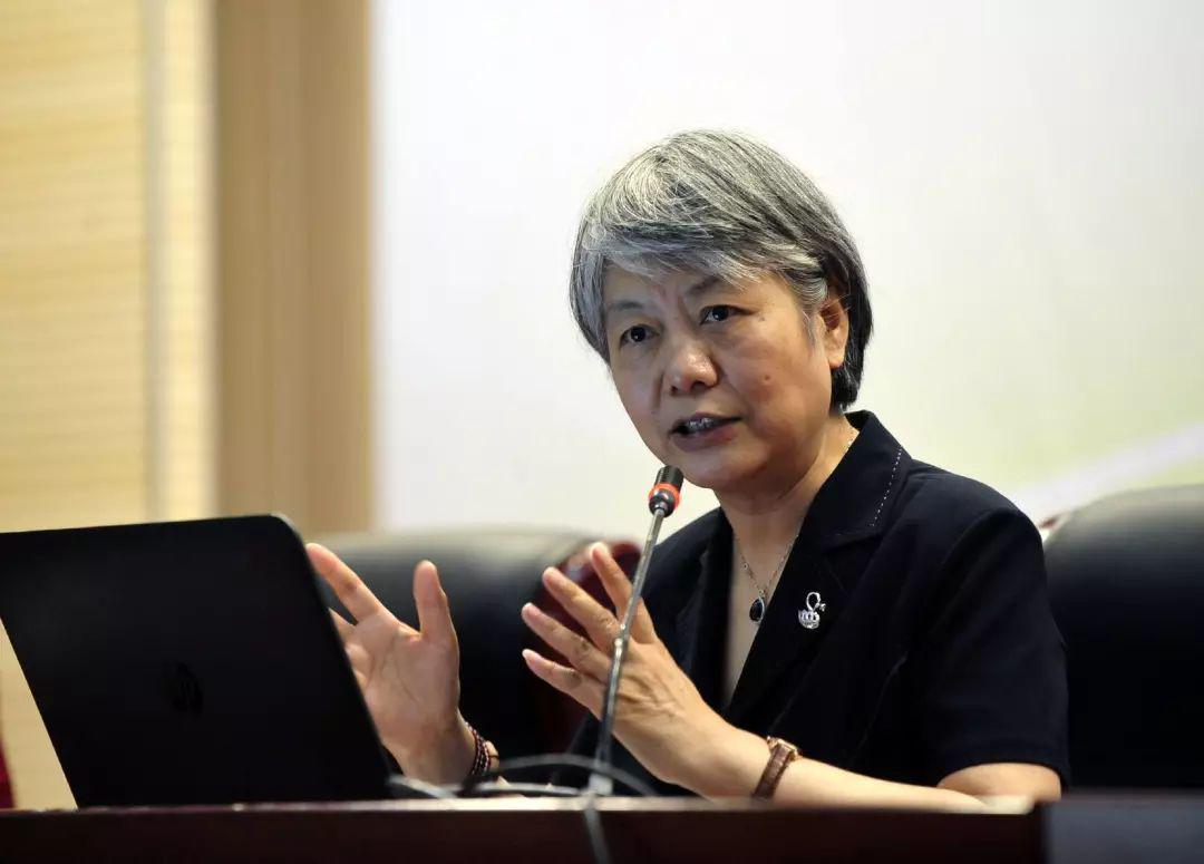 李玫瑾谈怎么和青春期孩子相处,李玫瑾怎么和青春期孩子相处