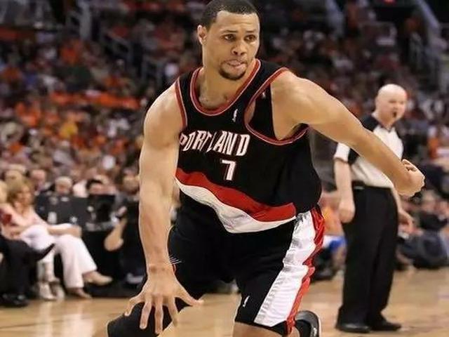 黄曼巴罗伊场均,黄曼巴罗伊最强nba怎么转身