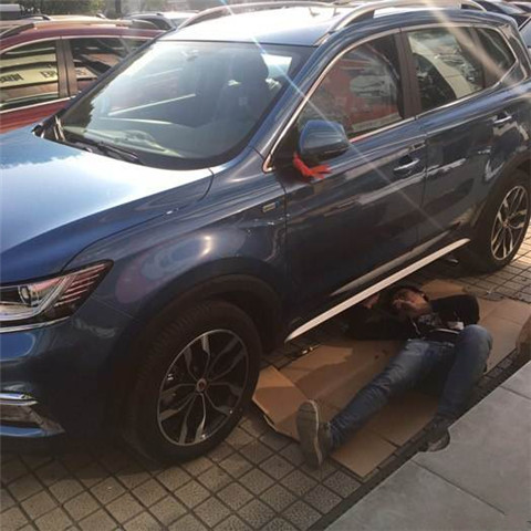 越来越多人都决定拆掉脚踏板，然后装这个性工具，特别显高档