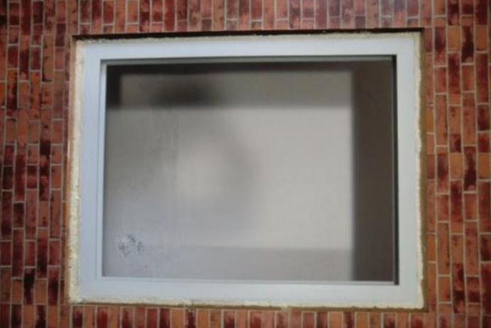 窗户和墙体发泡胶裂缝怎么办,窗框与墙体填缝发泡剂