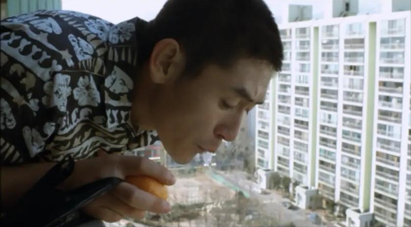 小混混爱上智障女，两个残疾人的性欲与爱情，都被它展现得很刺骨