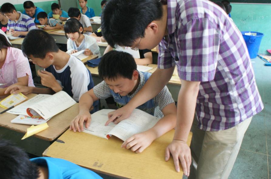 初中女生靠暑假兼职月入过万，被家长发现之后没收，只好停止营业