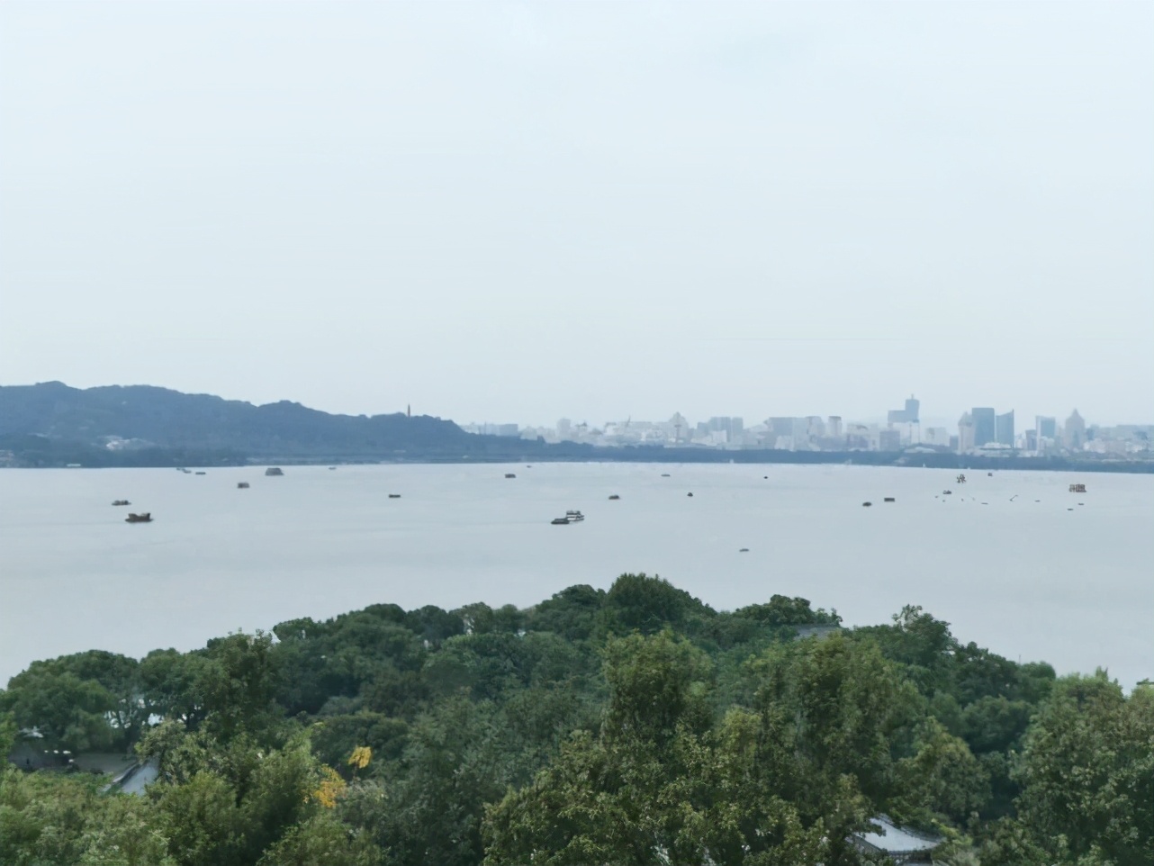 杭州西湖的地位和价值,西湖为杭州带来了人气和知名度