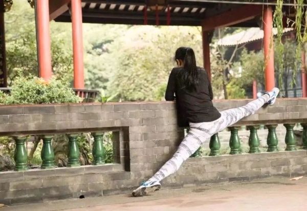 很多减肥的人喜欢练一字马，练习一字马的好处和坏处是什么？