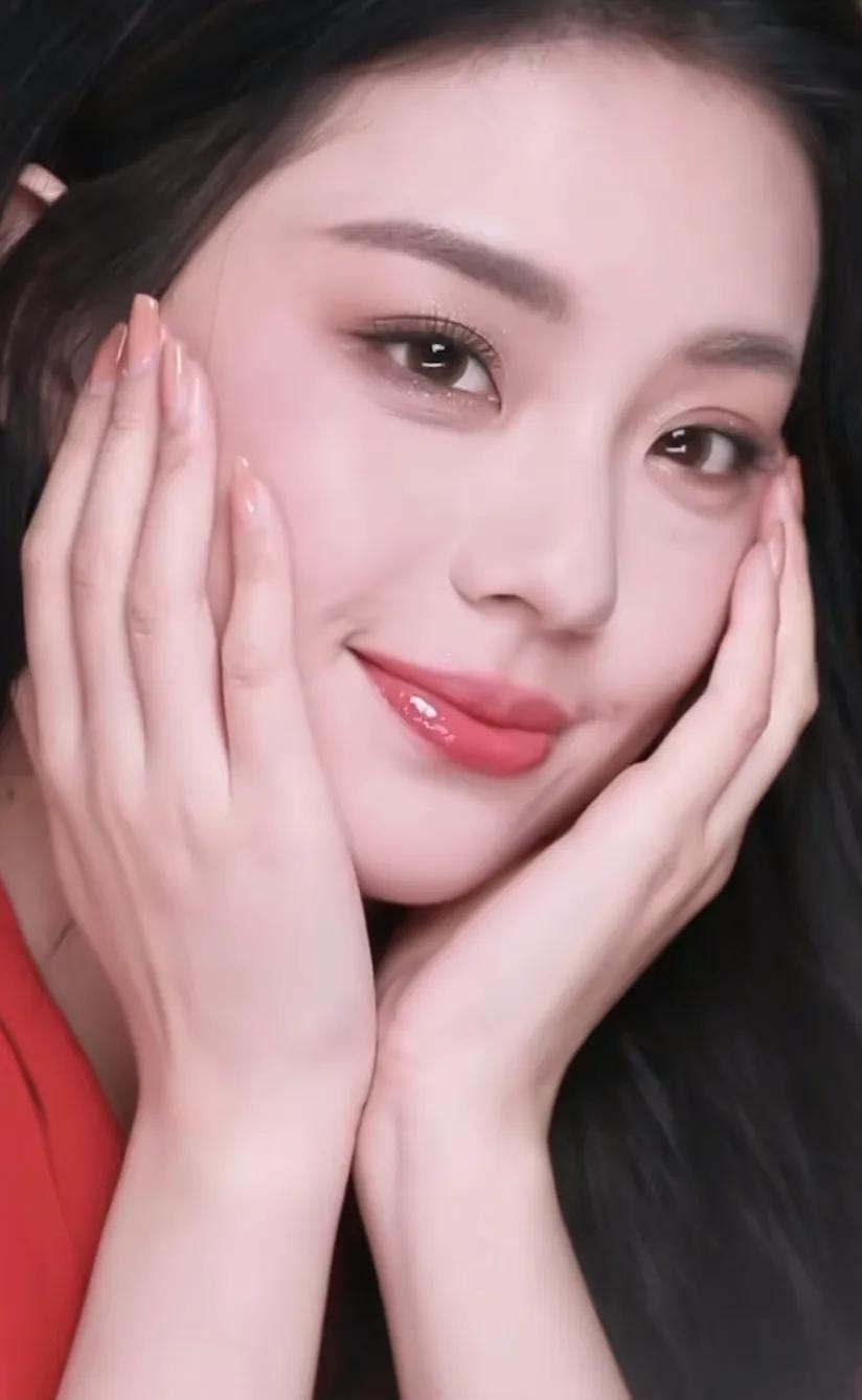 王楚然红棕烟熏妆图片,王楚然红棕烟熏妆出图