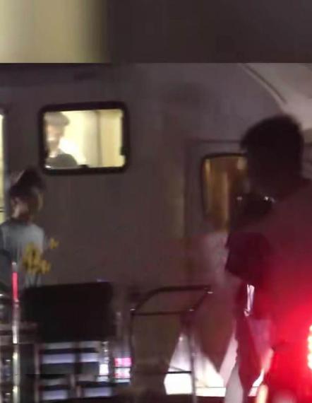 关晓彤探班鹿晗甜蜜陪伴鹿晗5天,鹿晗探班关晓彤王牌对王牌花絮