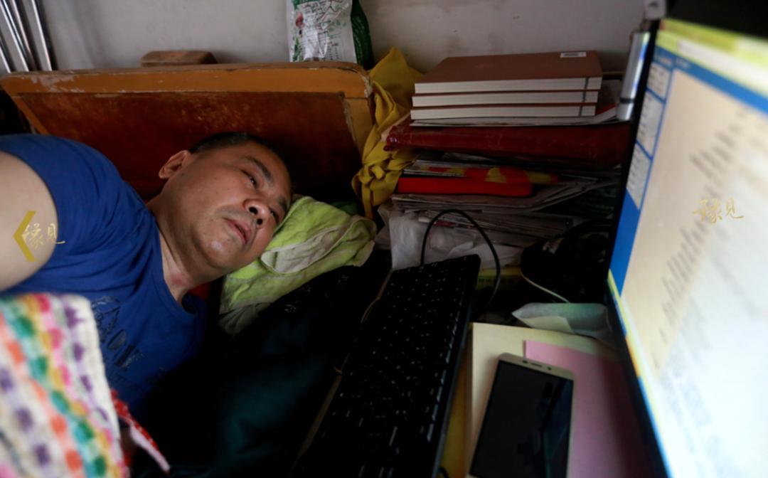 遭“吉尼斯”起诉，送万千逝者“回家”……他活成了大写的“人”