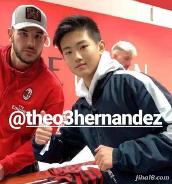 他们邀请被“*辱侮**”中国小球员现场看球！网友：这才是真豪门