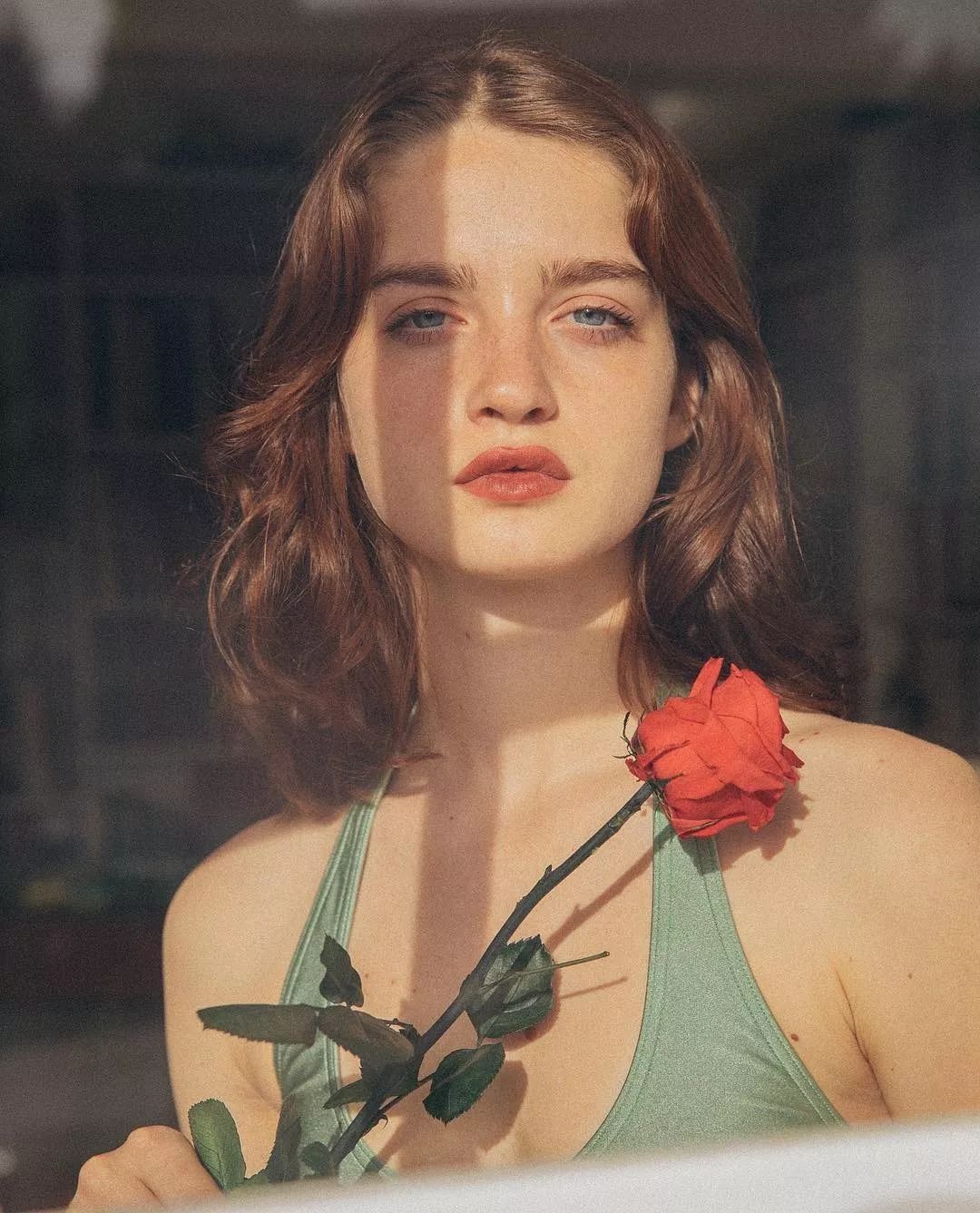 脸大的女孩适合什么发型显脸小,今年最火的3种发型减龄又好看