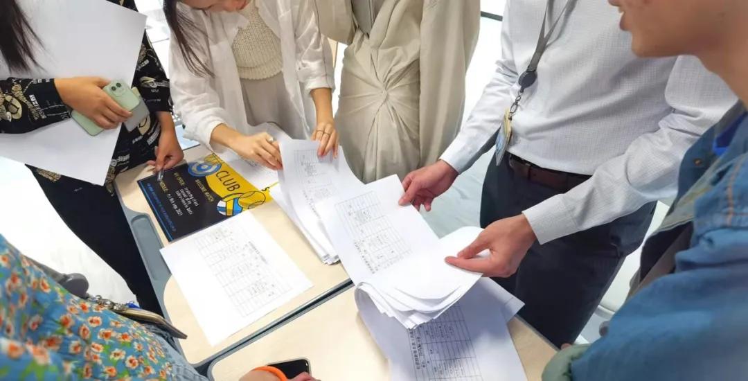 上海高藤致远创新学校社团招新现场：有趣的人，终会相遇