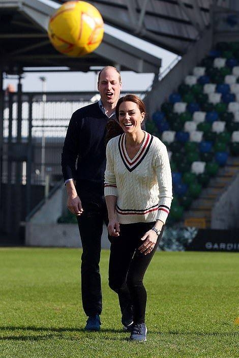 凯特穿休闲装图片,凯特穿休闲衣服露面