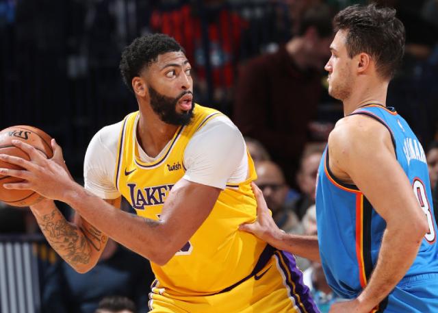 湖人vs太阳赛后詹姆斯拥抱沃格尔,沃格尔谈詹姆斯湖人夺冠