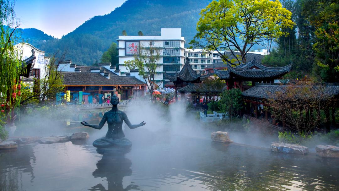 齐云山沉浸式复古游圈粉游客,五一旅游齐云山