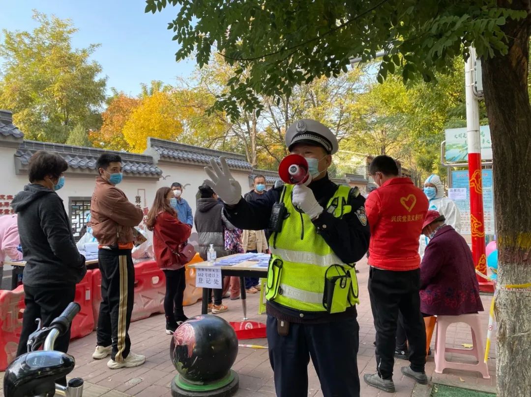 56岁老民警抗击疫情,58岁老民警坚守防疫一线