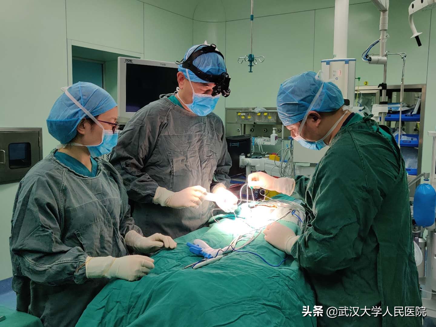 肛门外拖着一个肿物长达半年，女子终于不能忍了……