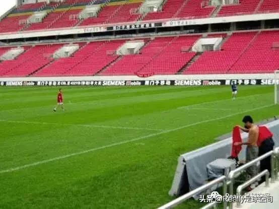 中国正在建设的专业足球场,8万人足球场造价