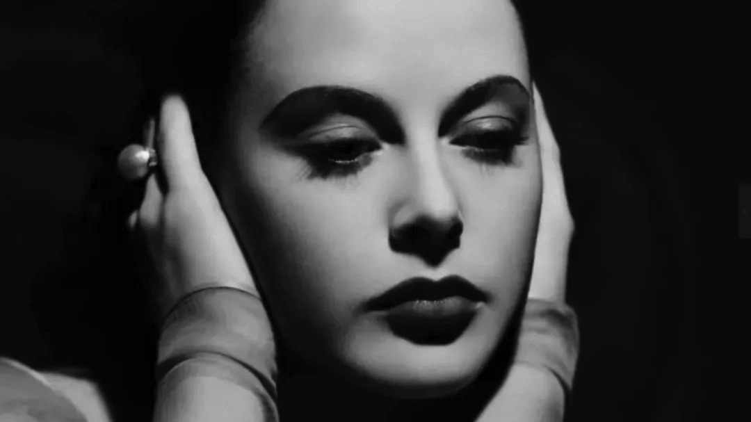 她是WIFI之母，也是史上第一位*星艳**