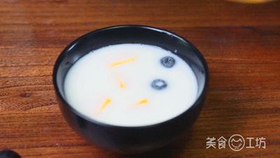 用盒装酸奶自制酸奶的家常做法,自制酸奶放水果的家常做法