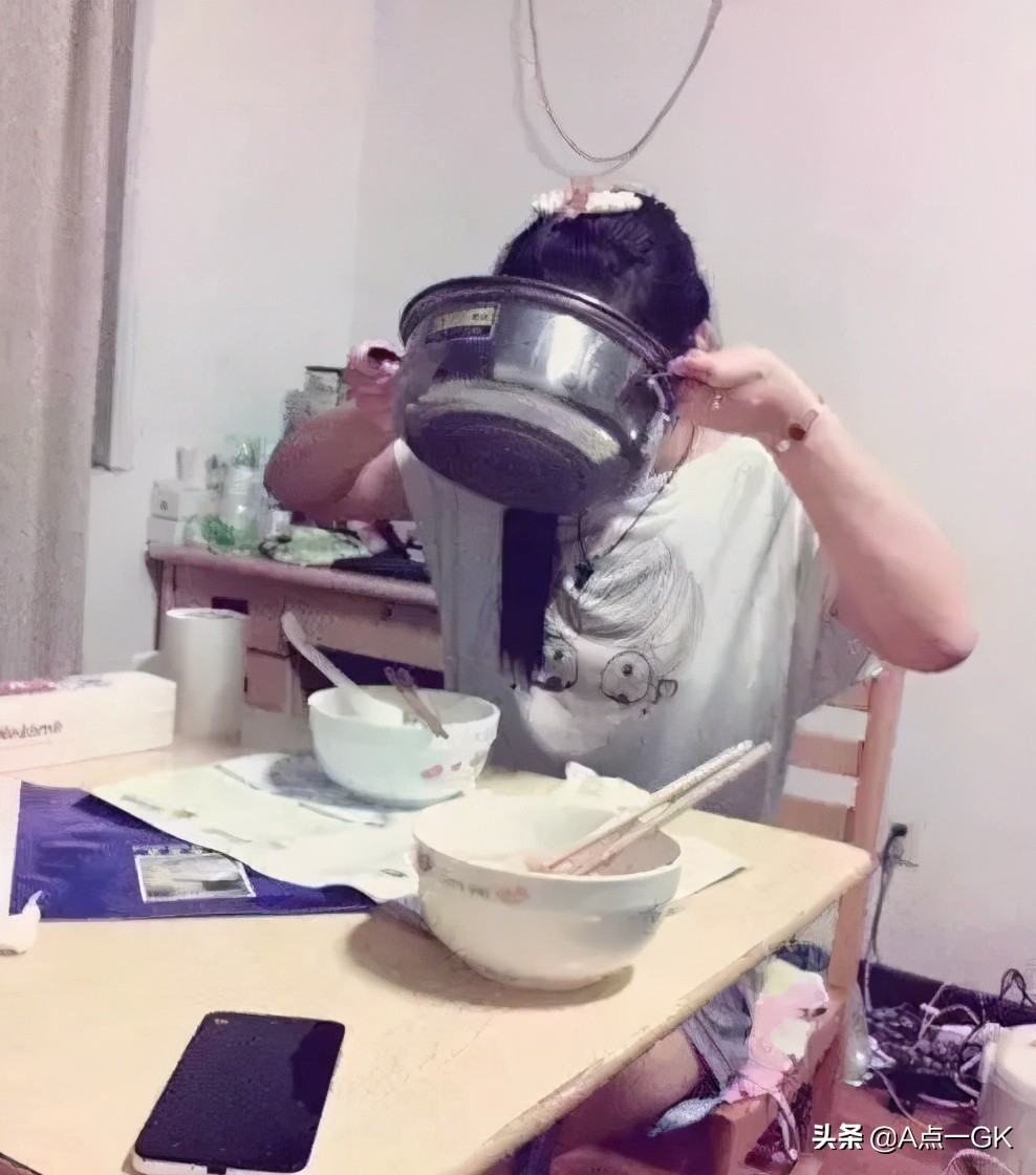 可爱小姐姐搞笑动图图片,搞笑动图小姐姐你引起了我的注意