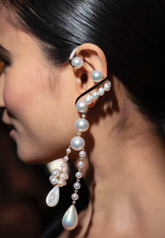 珍珠帽子白色怎么搭配好看,休闲穿搭适合戴的珍珠