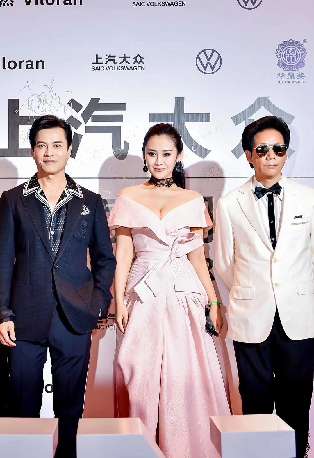 慈造姐姐盛装亮相华鼎奖李彩桦梁琤环姐于易洲担任颁奖嘉宾