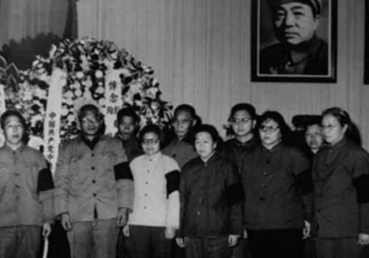 缅怀戎马一生的开国元帅彭德怀：“谁敢横刀立马，唯我彭大将军”