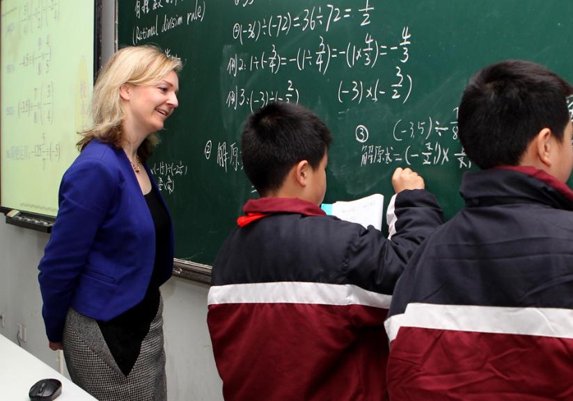 “民转公”时代到来，在职教师直接获得公办编制？教育部回应来了