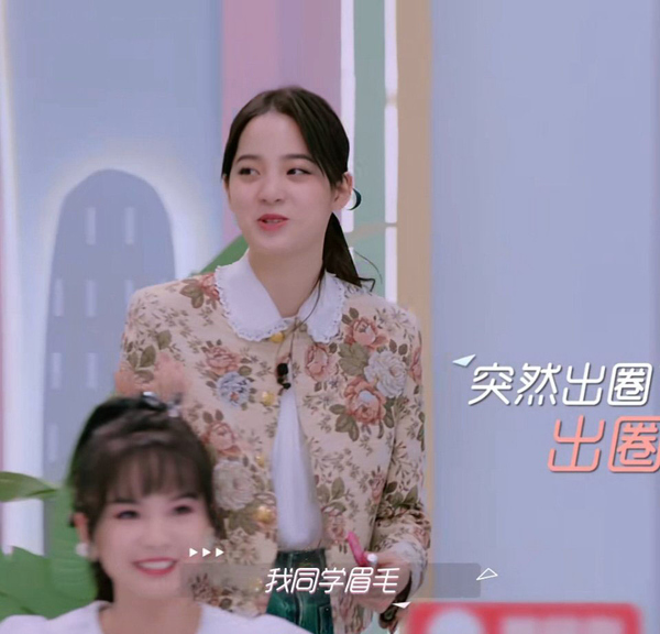 欧阳娜娜穿黑西服的模样,欧阳娜娜21岁穿的哪件衣服